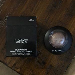 Mac Mineralize eyeshadow duo